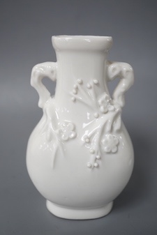 A Chinese blanc-de-chine vase 11.5cm